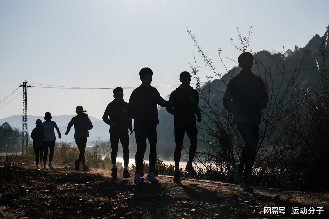 低压缺氧的馈赠：为何高原训练是马拉松突破极限的最后一块拼图