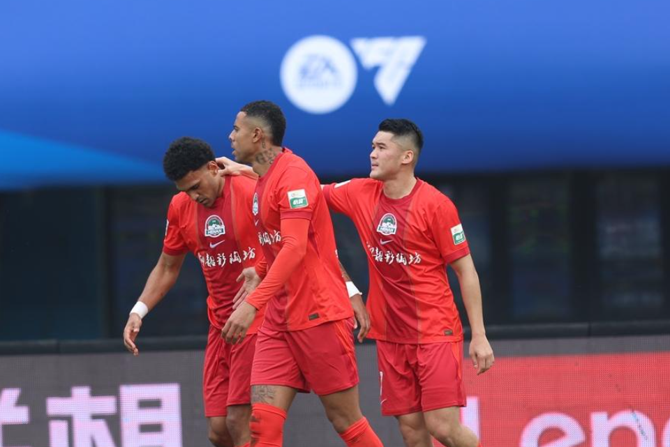 开云登录入口-中超最新积分战报：成都蓉城登顶，上海海港狂轰4球，河南两连胜